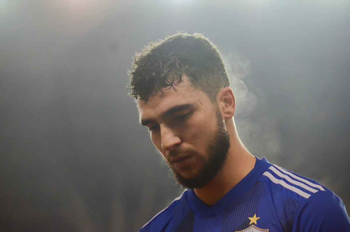 Millimizin müdafiəçisi zədələndi