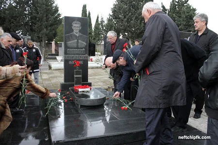 ​Neftçi klubu Anatoli Bonişevskinin məzarını ziyarət edib