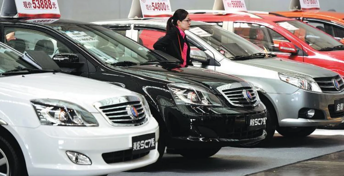 Çində avtomobil satışları 20% azalıb