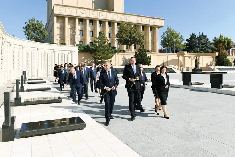 Naxçıvan Ali Məclisinin kollektivi Vətən müharibəsi şəhidlərinin xatirəsini yad edib
