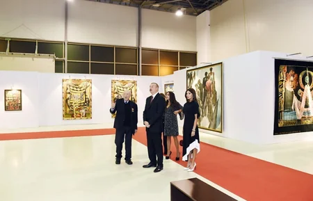 Prezident İlham Əliyev Tahir Salahovun 90 illik yubileyinə həsr edilən sərgi ilə tanış olub - FOTO