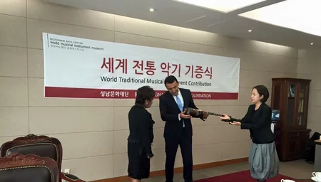 Azerbaijani national musical instruments donated to South Korean museum