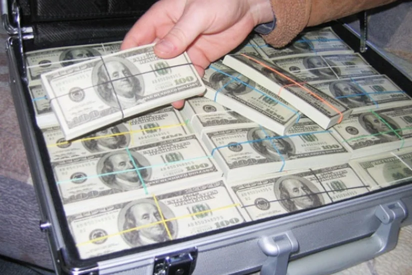 Bakıda 3,4 milyon dollarlıq dələduzluqla təqsirləndirilən şəxsin atasına hökm oxunub