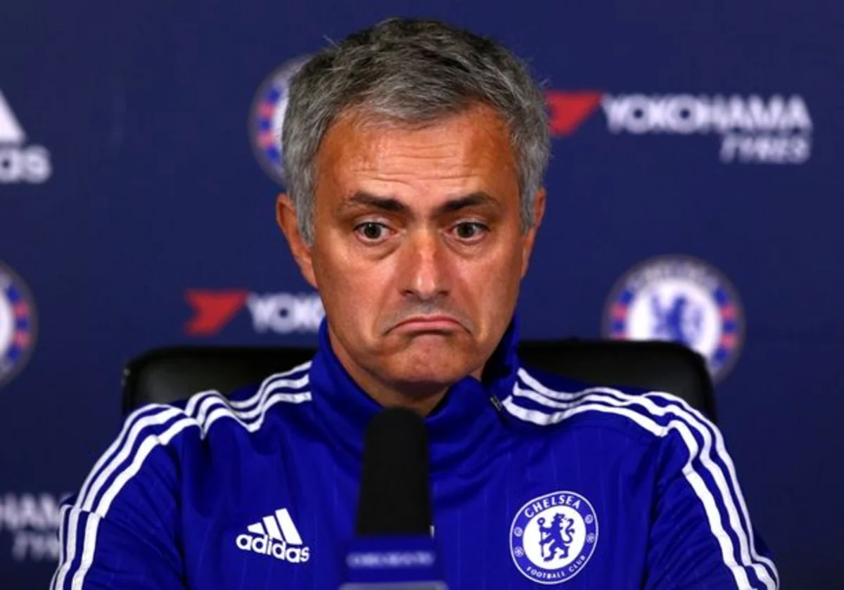 Çelsi Joze Mourinyonu istefaya göndərib