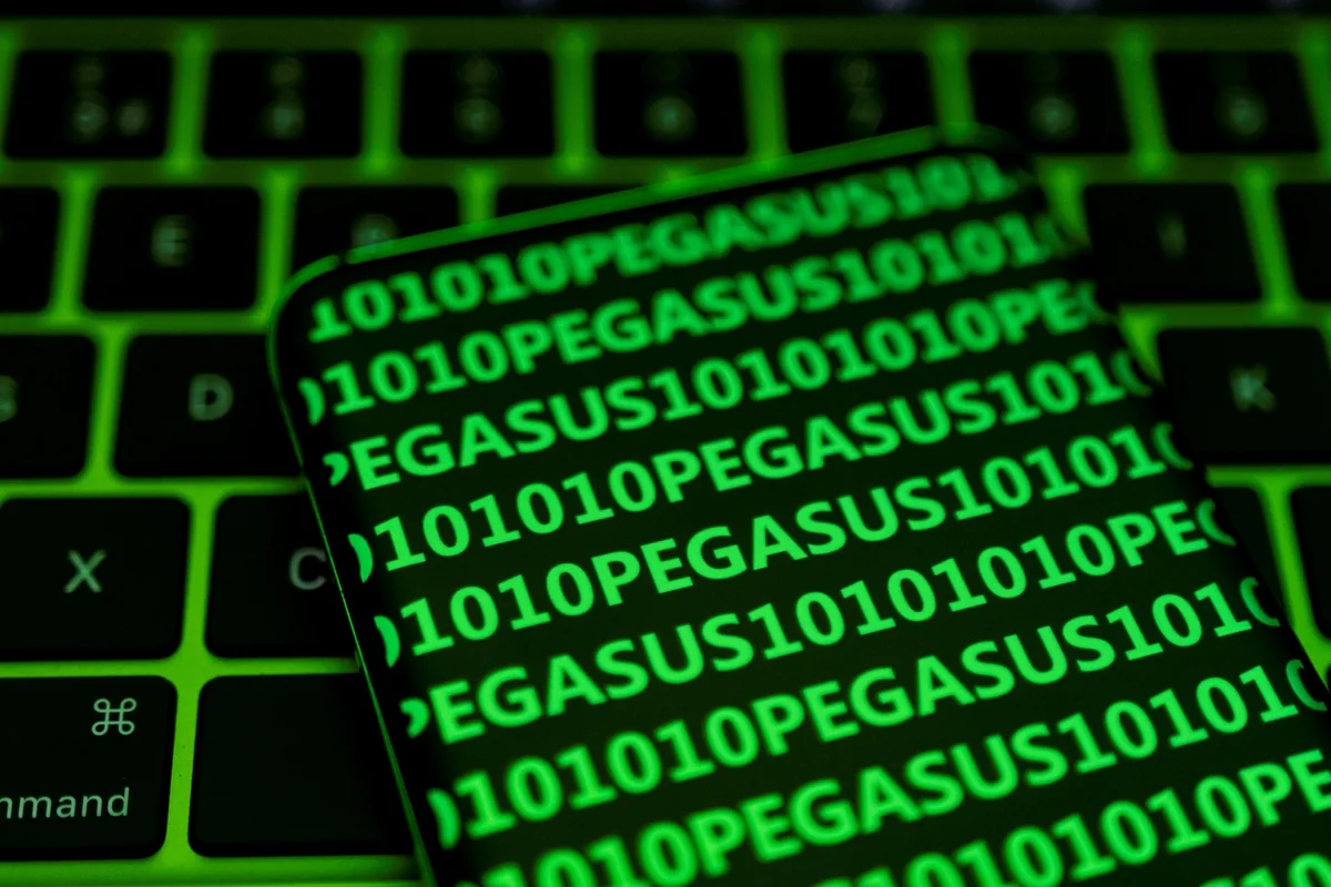 Polşada 570-dən çox siyasətçinin telefonu dinlənilib