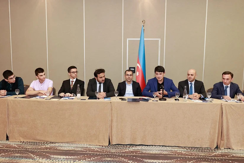 Diasporla İş üzrə Dövlət Komitəsinin sədri Strasburqda Azərbaycan icması ilə görüşüb