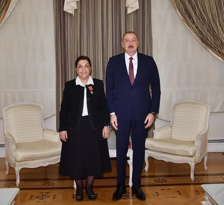 Prezident İlham Əliyev Dilarə Seyidzadəyə “Şərəf” ordenini təqdim edib