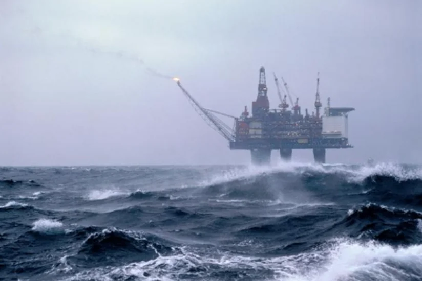 Высота волн в Каспийском море достигла 5,4 м