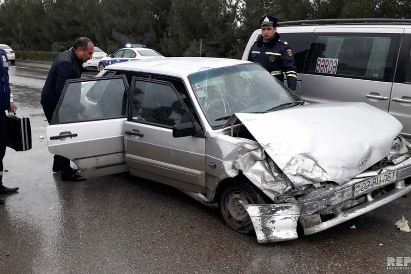 Kürdəmirdə yol qəzası olub, qadın sərnişin xəsarət alıb - FOTO - VİDEO - YENİLƏNİB