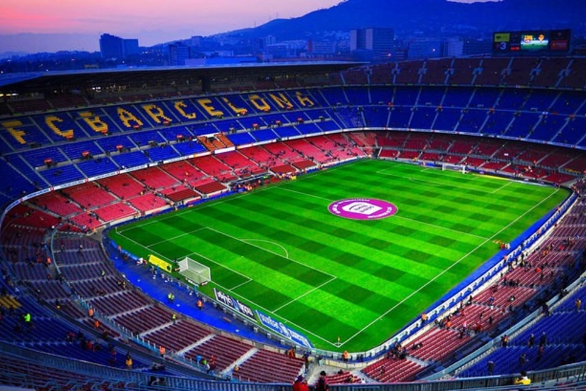 Barselona Nou Kamp stadionunun ad hüququnu satır