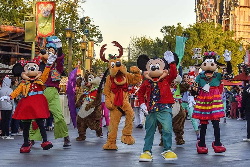 Диснейленду в Калифорнии разрешили возобновить работу