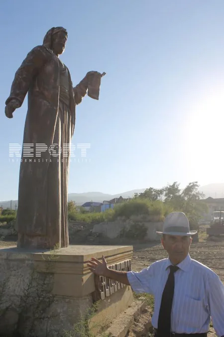 Nizami Gəncəvinin Dərbənddəki heykəli və adına olan park dağılıb - VİDEO