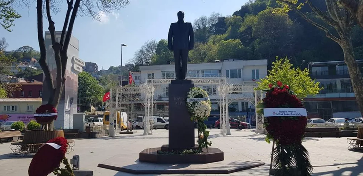 İstanbulda Heydər Əliyevin anadan olmasının 97-ci ildönümü qeyd olunub