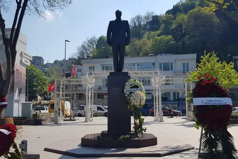 İstanbulda Heydər Əliyevin anadan olmasının 97-ci ildönümü qeyd olunub