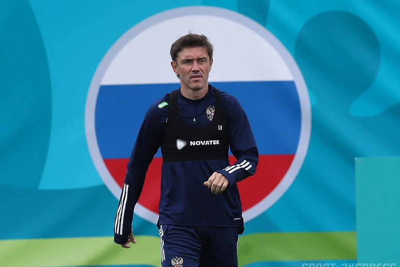 AVRO-2020: Rusiya yığmasının təcrübəli futbolçusu heyətdən çıxarıldı