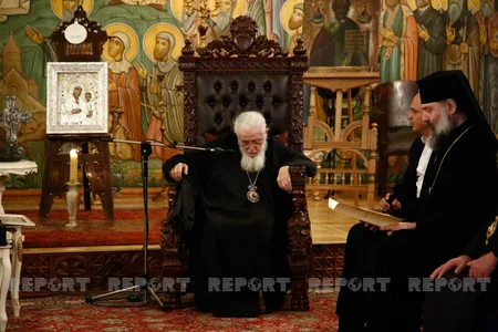 Gürcüstan Patriarxı Allahşükür Paşazadəni Dostluq ordeni ilə təltif edib
