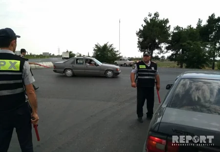 Qaxda yol polisi sürücülərə və sərnişinlərə sərin su paylayıb - FOTO