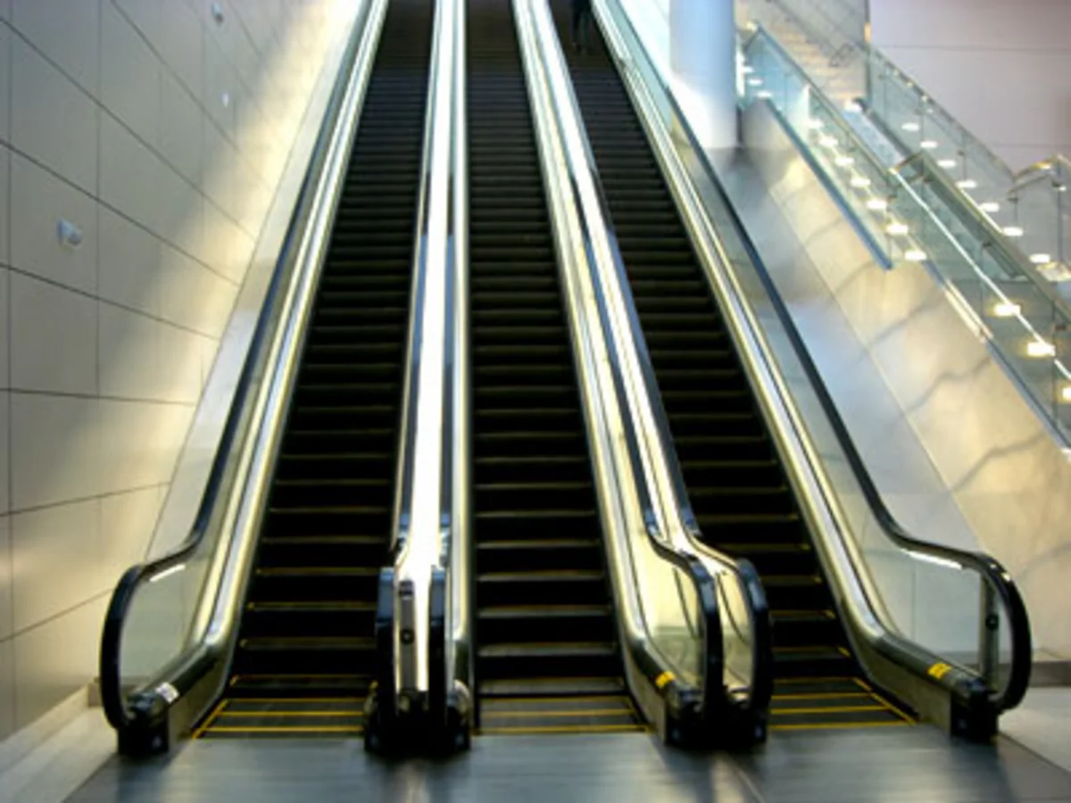 Sabah İnşaatçılar metro stansiyasının II vestibülü açılacaq