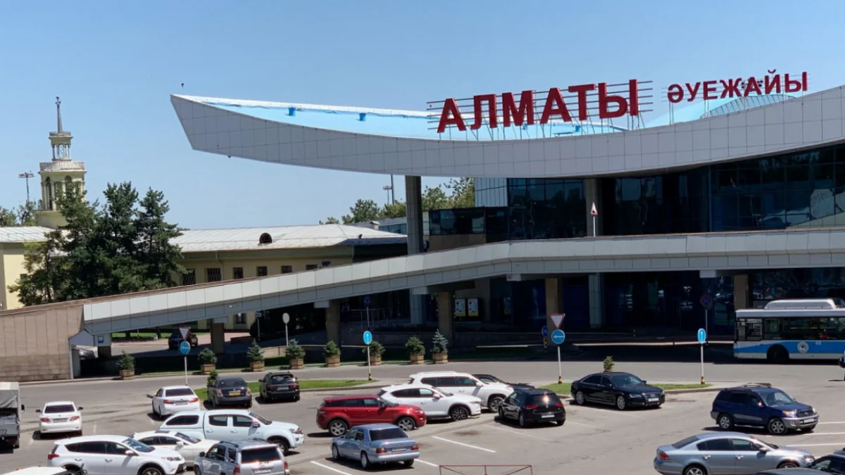 Аэропорт Алматы возобновил вылеты и приемы бортов