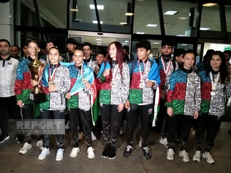 Batumidə keçirilən turnirdə iştirak edən karateçilər Vətənə qayıdıblar