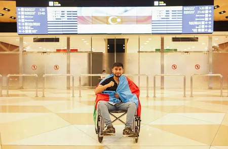 Türkiyəyə göndərilən daha 6 qazimiz sağalaraq Vətənə dönüb
