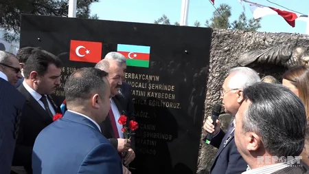İzmirdə Xocalı faciəsinin qurbanları yad edilib - FOTO
