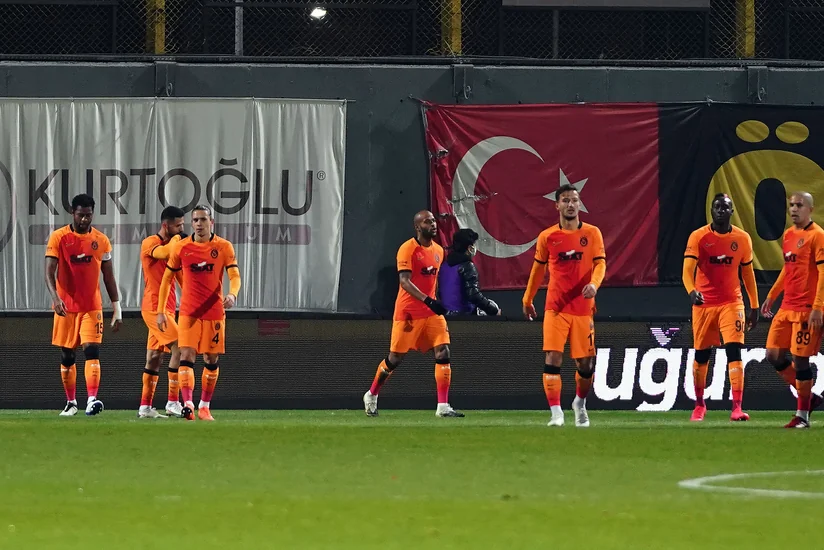 Beşiktaş və Qalatasarayın oyununun saatı hava şəraitinə görə dəyişdi