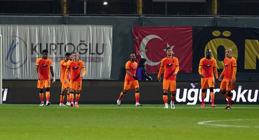 Beşiktaş və Qalatasarayın oyununun saatı hava şəraitinə görə dəyişdi
