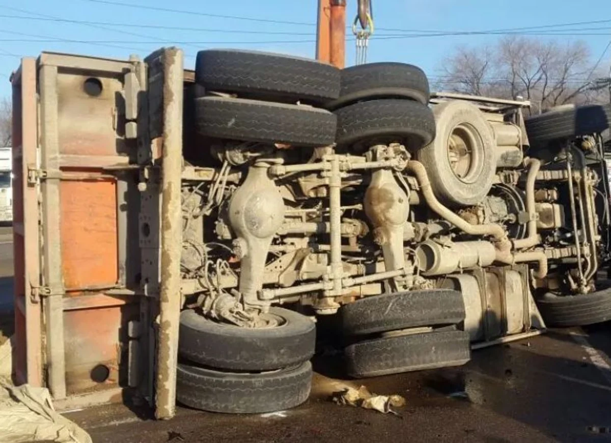 Göygöldə yük maşını aşıb, iki nəfər ölüb - YENİLƏNİB