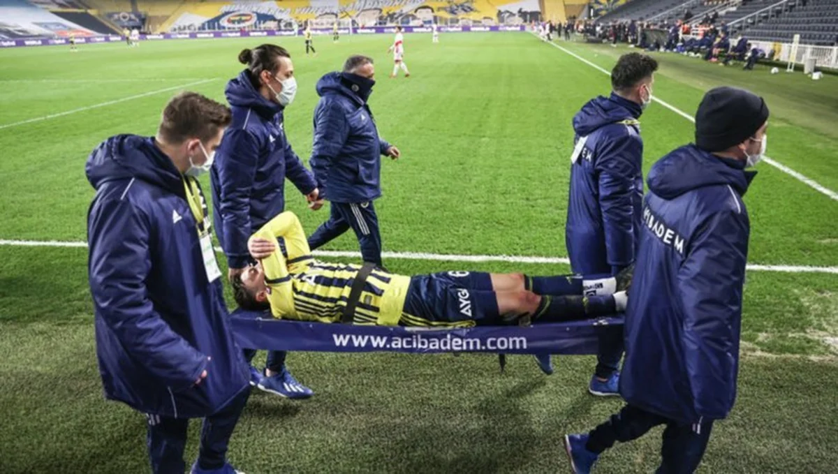 Mesut Özil ciddi zədələndi