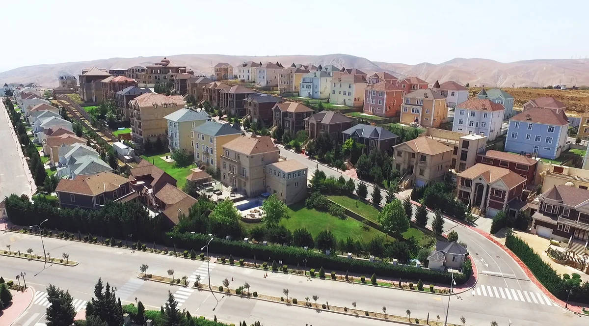 “Royal Park” yaşayış massivində fəhlənin üzrəinə dəmir boru düşüb