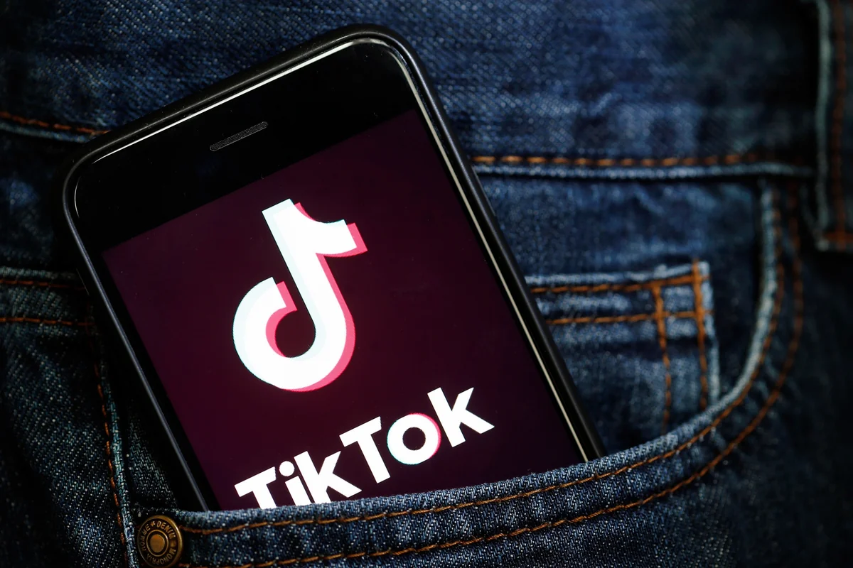 TikTok suspends live streaming and new content in Russia