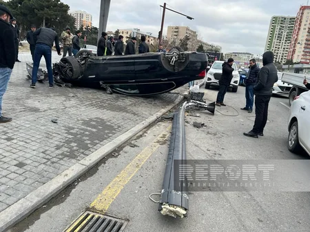 Bakıda avtomobil qəza törədərək aşıb, xəsarət alan var