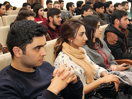 Mahir Mədətov Avroliqanın finalı ilə əlaqədar tələbələrlə görüşüb