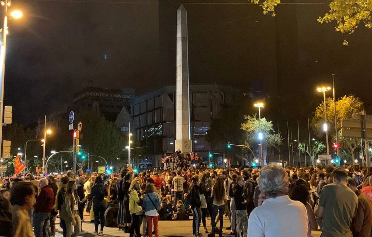 В центре Барселоны прошла акция протеста с воздушными шарами