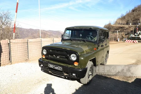 Total of 30 vehicles of peacekeepers move freely through Khankandi-Lachin road