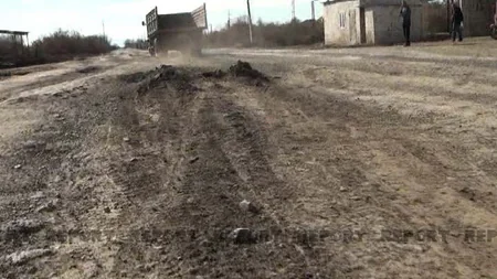 Neftçalada 13 kəndi birləşdirən yol keçilməz hala düşüb - FOTO