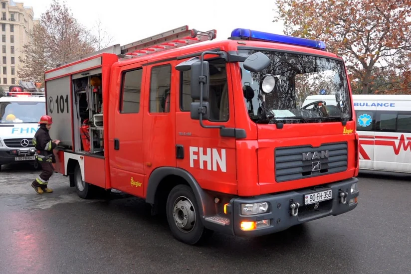 В Баку произошел пожар на деревообрабатывающем заводе