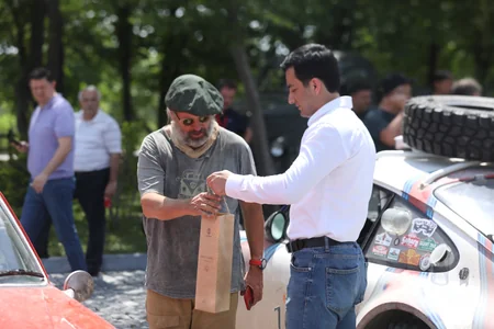 “Pekin-Paris” ralli iştirakçıları Şamaxıdan yürüşə davam ediblər