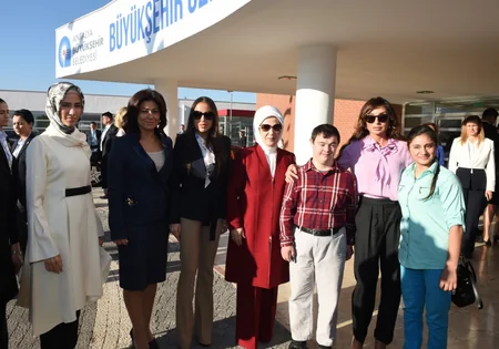 ​Azərbaycanın birinci xanımı Antalyada Əlillərin Bərpa Mərkəzi ilə tanış olub