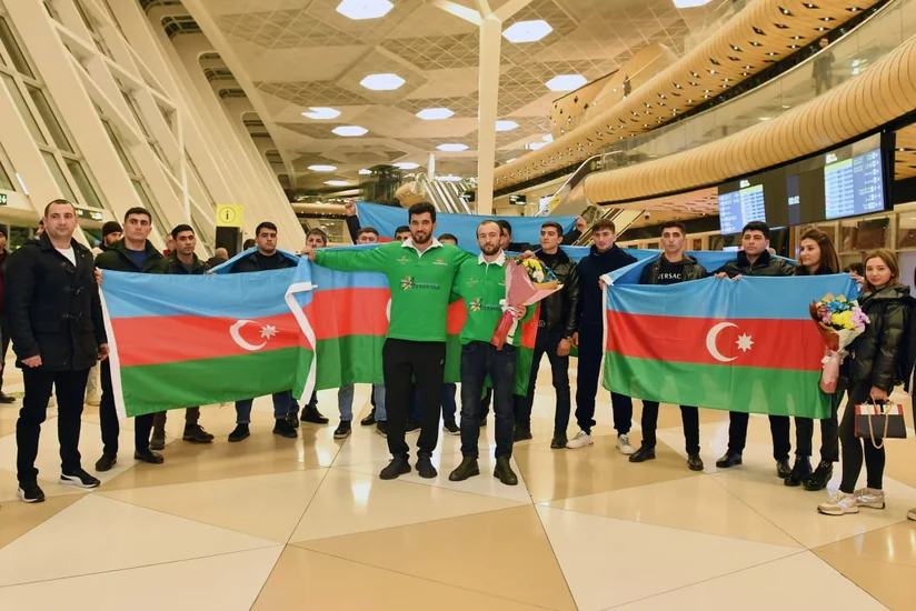 Dünya Kubokunun qalibi olan Land of Fire komandası Vətənə qayıdıb