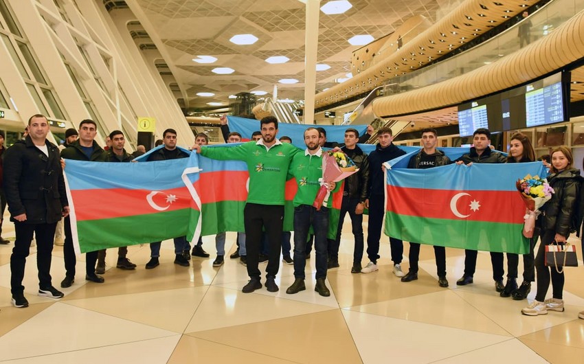 Dünya Kubokunun qalibi olan Land of Fire komandası Vətənə qayıdıb