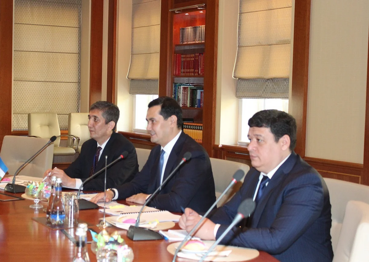 Özbəkistanın investisiya və xarici ticarət naziri Maliyyə Nazirliyində olub