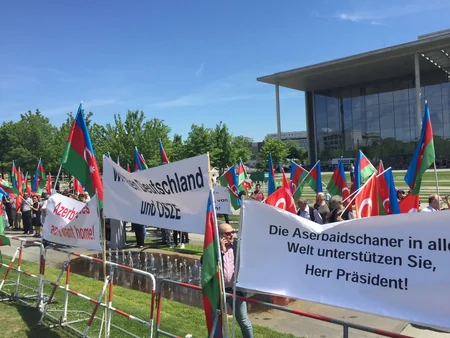 ​Berlində Azərbaycan diaspor təşkilatları aksiya keçirib