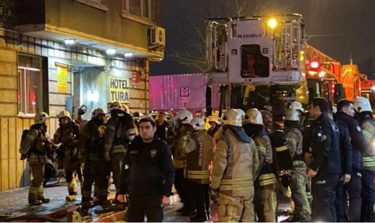 В Турции при пожаре в отеле пострадали 10 человек