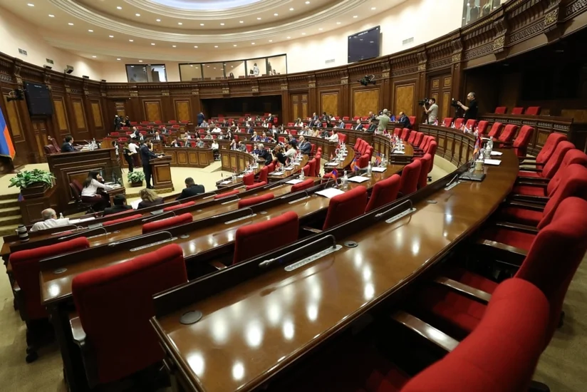 Ermənistanın 35 deputatı parlamentin iclaslarını boykot edib