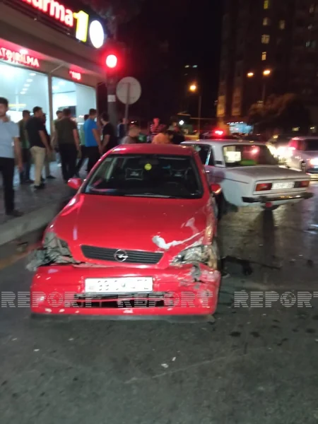 Bakıda iki avtomobil toqquşdu
