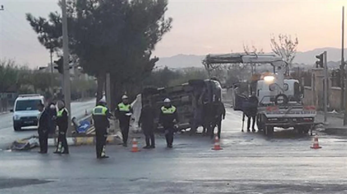 Turkish defense minister's motorcade crashes, 5 injured - VIDEO