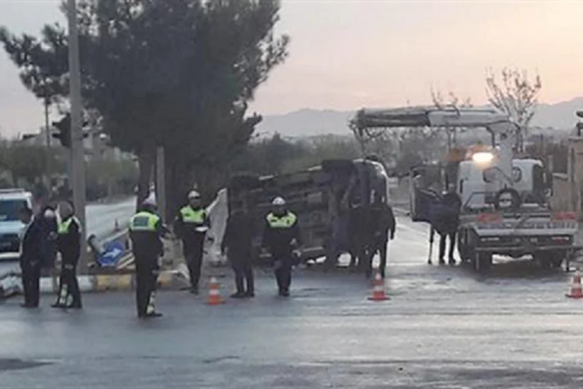 Turkish defense minister's motorcade crashes, 5 injured - VIDEO