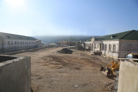 Müdafiə naziri cəbhəboyu zonada tikintisi davam edən hərbi hissələrdə olub